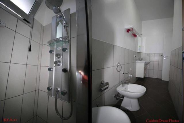 Beach Central Appartment Economy Tropea Bagian luar foto